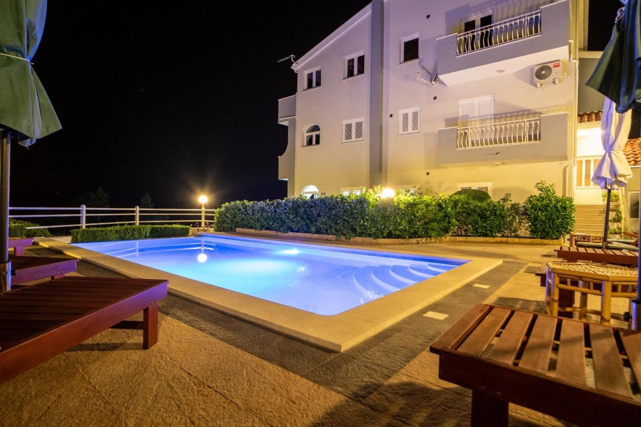 לוקבה Luxury Apartments Tafra מראה חיצוני תמונה